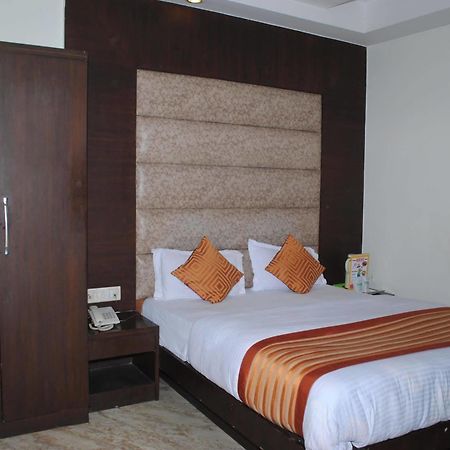 Hotel Seven Seas Inn Ню Делхи Екстериор снимка